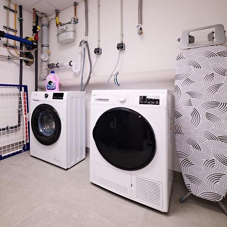 Xzllenz Traum Studio-Apartment, Frei-Parken, U-Bahn, Kueche Нюрнберг Екстер'єр фото